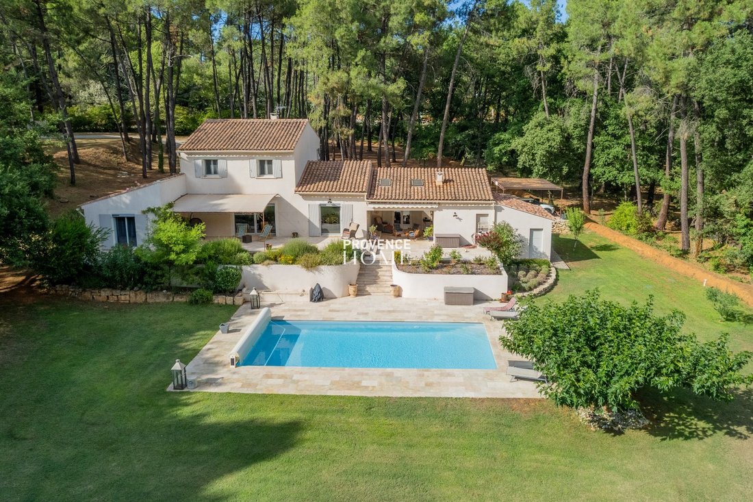 Estate in Roussillon, Provence-Alpes-Côte d'Azur, France 1 - 18872166