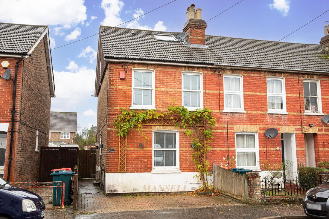 Haus in County Oak, Crawley, England 1 - 16885411