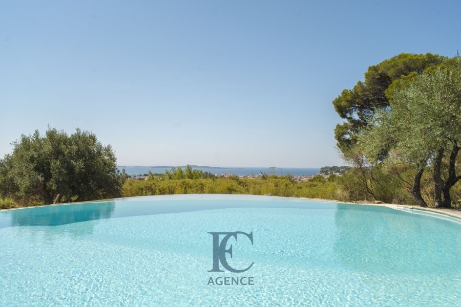Casa en Sanary-sur-Mer, Provenza-Alpes-Costa Azul, Francia 1 - 18872066