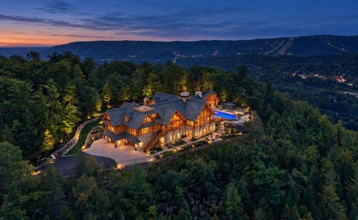 House in Piedmont, Quebec, Canada 1