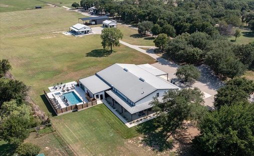 House in Granbury, Texas, United States 1