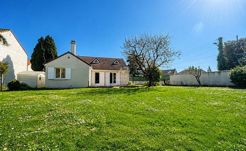 House in Basses Roches, Conflans-Sainte-Honorine, France 1