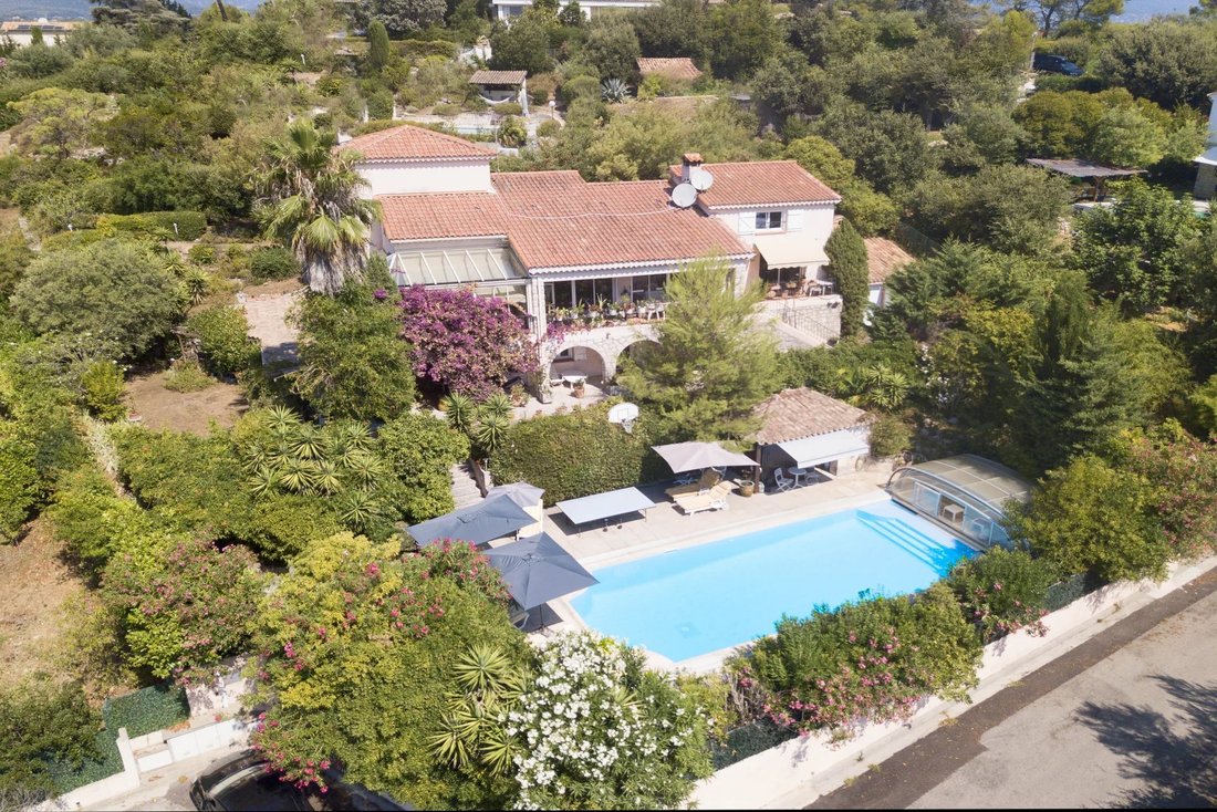 Villa in Sud, Roquefort-les-Pins, France 1 - 18875096