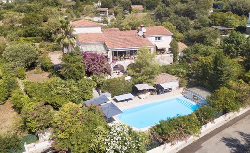 Villa in Sud, Roquefort-les-Pins, France 1