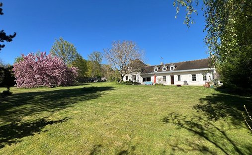 House in Saint-Martin-des-Champs, Ile-de-France, France 1