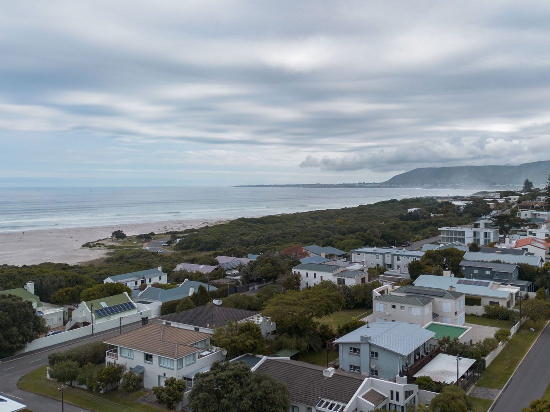 House in Overstrand Local Municipality, Western Cape, South Africa 4 - 18873160