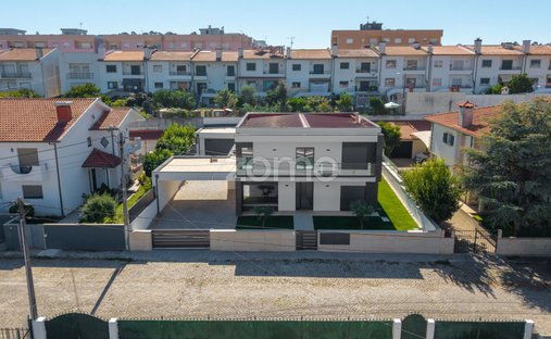 House in Ferreiros e Gondizalves, Braga, Portugal 1