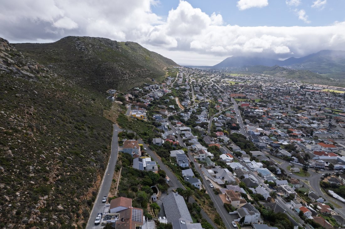 Land in Fish Hoek, South Peninsula, Cape Town 5 - 18875742