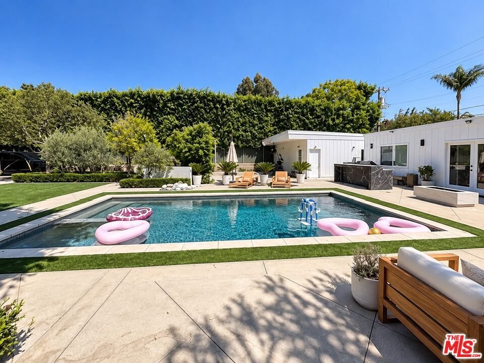 Beverly Hills, California, United States 3 - 18874611