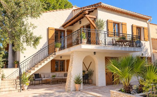 Villa in Saint-Cyr-sur-Mer, Provence-Alpes-Côte d'Azur, France 1