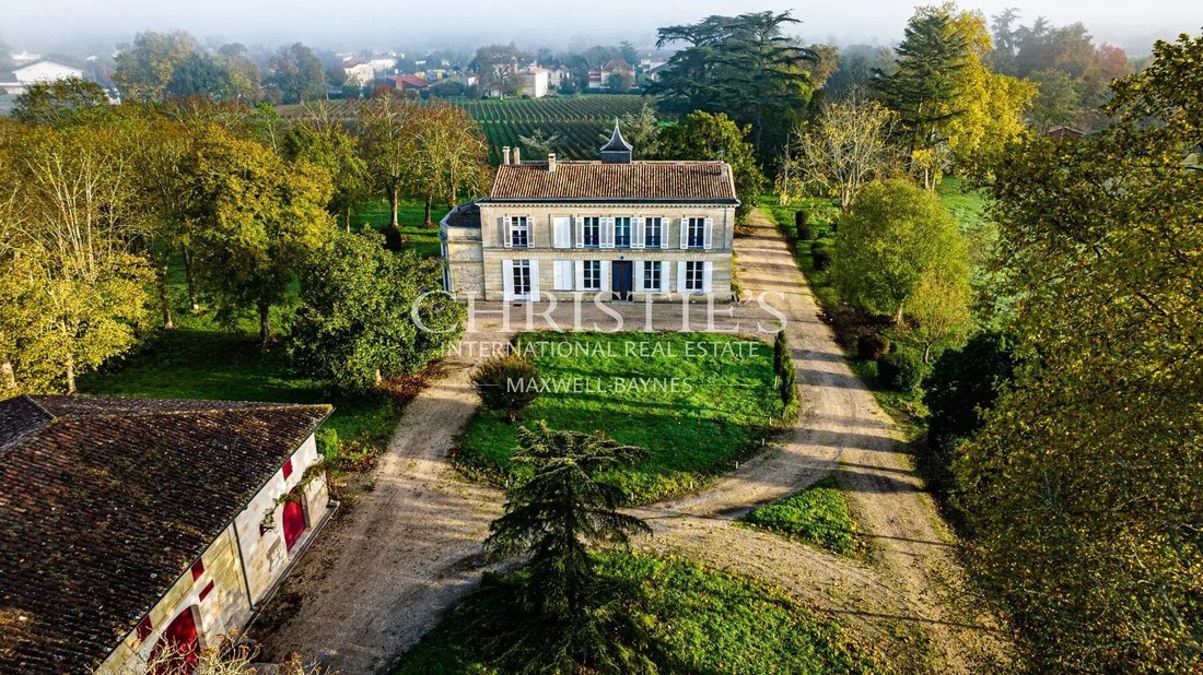 Estate in Saint-Sulpice-et-Cameyrac, Nouvelle-Aquitaine, France 2 - 16739726