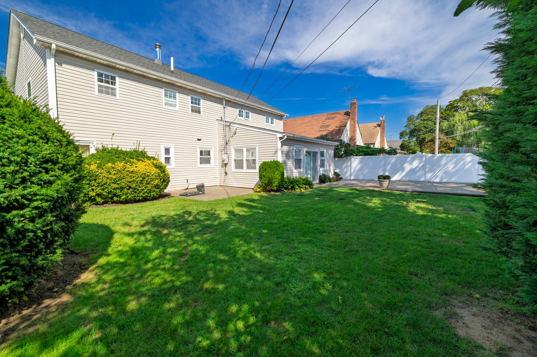 House in Valley Stream, New York, United States 3 - 18870526