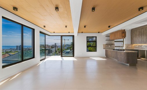Apartment in Fresnaye, Atlantic Seaboard, Cape Town 1