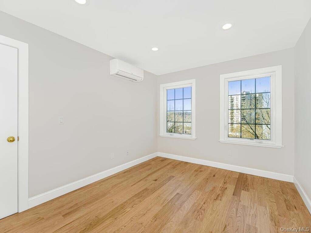 House in Yonkers, New York, United States 4 - 18870600