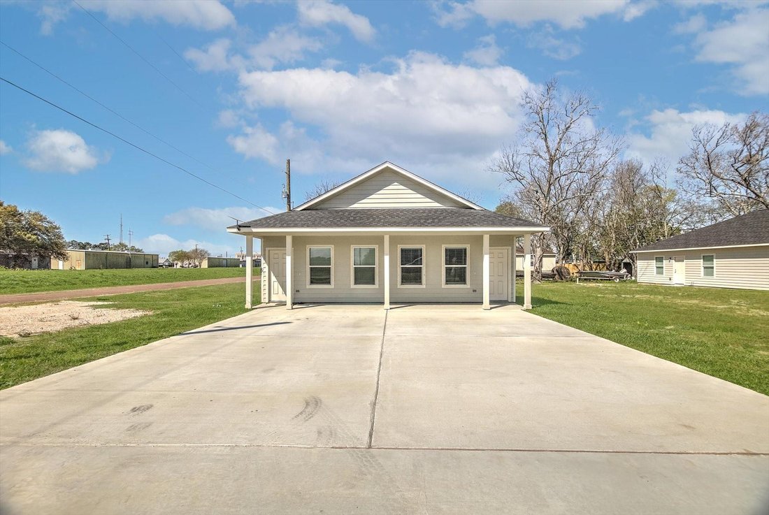 Anahuac, Texas, United States 1 - 18871415