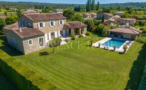 Domaine à Gordes, Provence-Alpes-Côte d'Azur, France 1