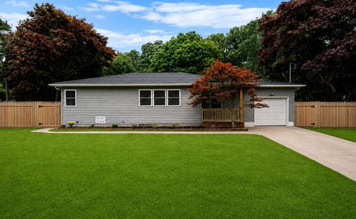 House in Mastic Beach, New York, United States 1