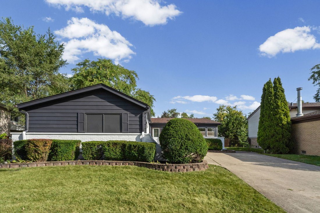 House in Des Plaines, Illinois, United States 2 - 18874015
