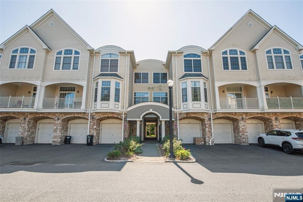 Townhouse in Livingston, New Jersey, United States 1 - 18871120