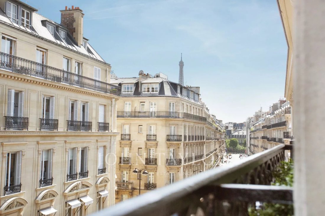 Apartment in Triangle d'Or, Paris 8e Arrondissement, Paris 2 - 18872585
