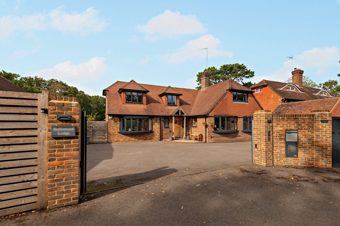House in Warninglid, Copthorne, England 1 - 18870816