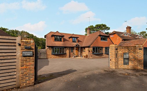 House in Warninglid, Copthorne, England 1