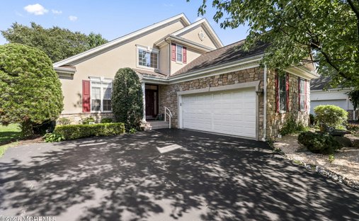 House in Manalapan Township, New Jersey, United States 1