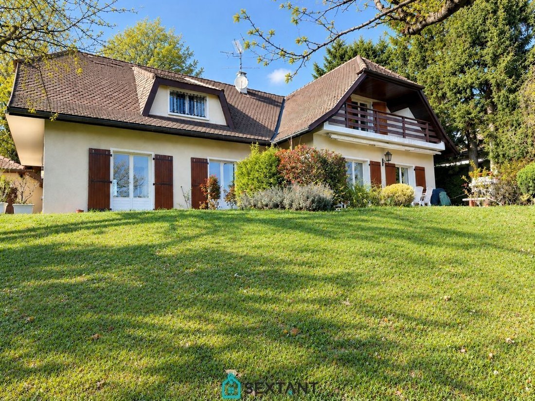House in Divonne-les-Bains, Auvergne-Rhône-Alpes, France 1 - 17488530