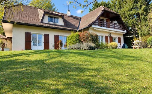 Maison à Divonne-les-Bains, Auvergne-Rhône-Alpes, France 1