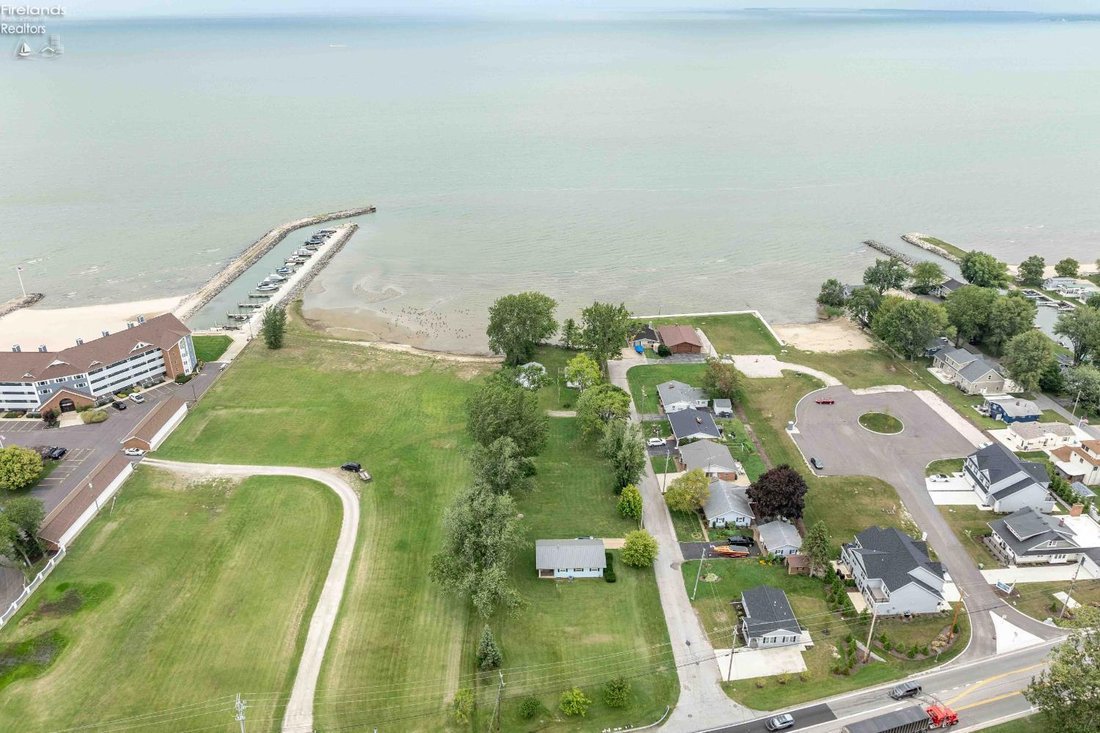 Land in Port Clinton, Ohio, United States 1 - 18874229