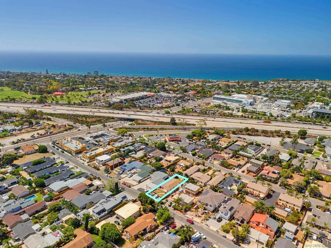 Encinitas, California, United States 1 - 18439930