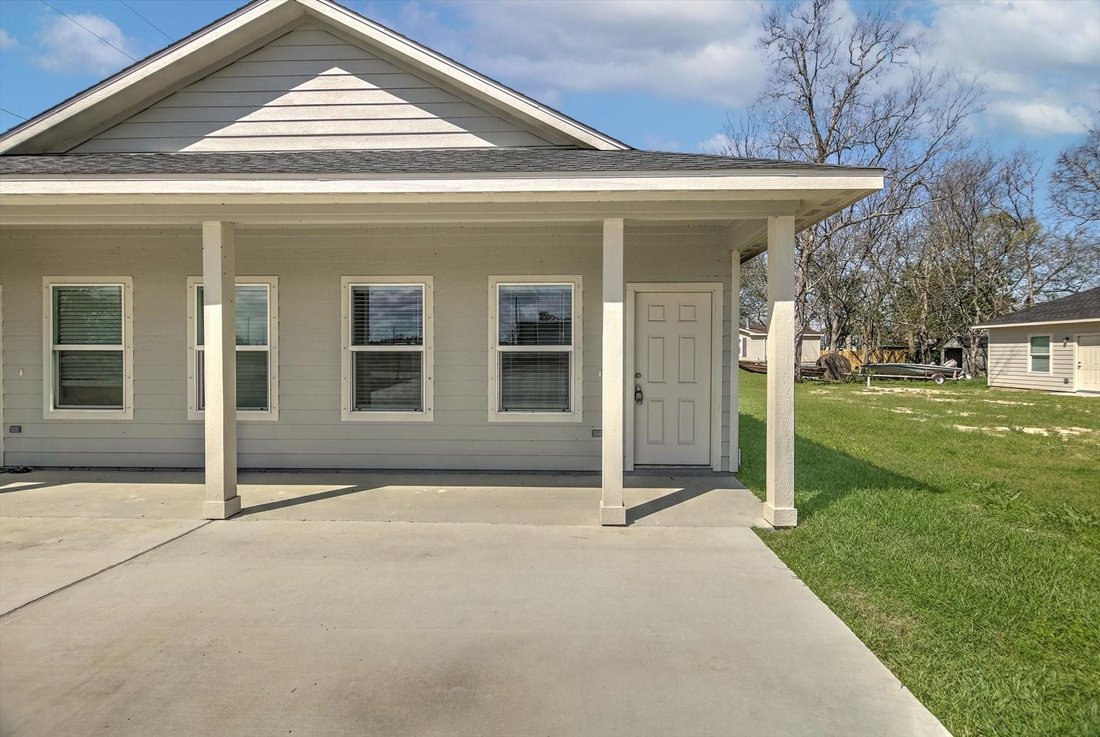 Anahuac, Texas, United States 2 - 18871415