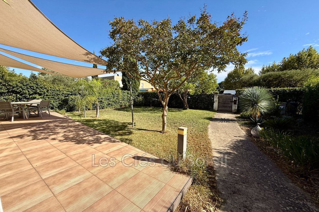Villa in Hyeres, Provence-Alpes-Côte d'Azur, France 1 - 18871588