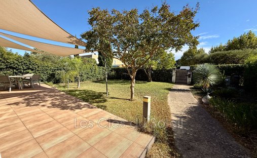 Villa in Hyeres, Provence-Alpes-Côte d'Azur, France 1