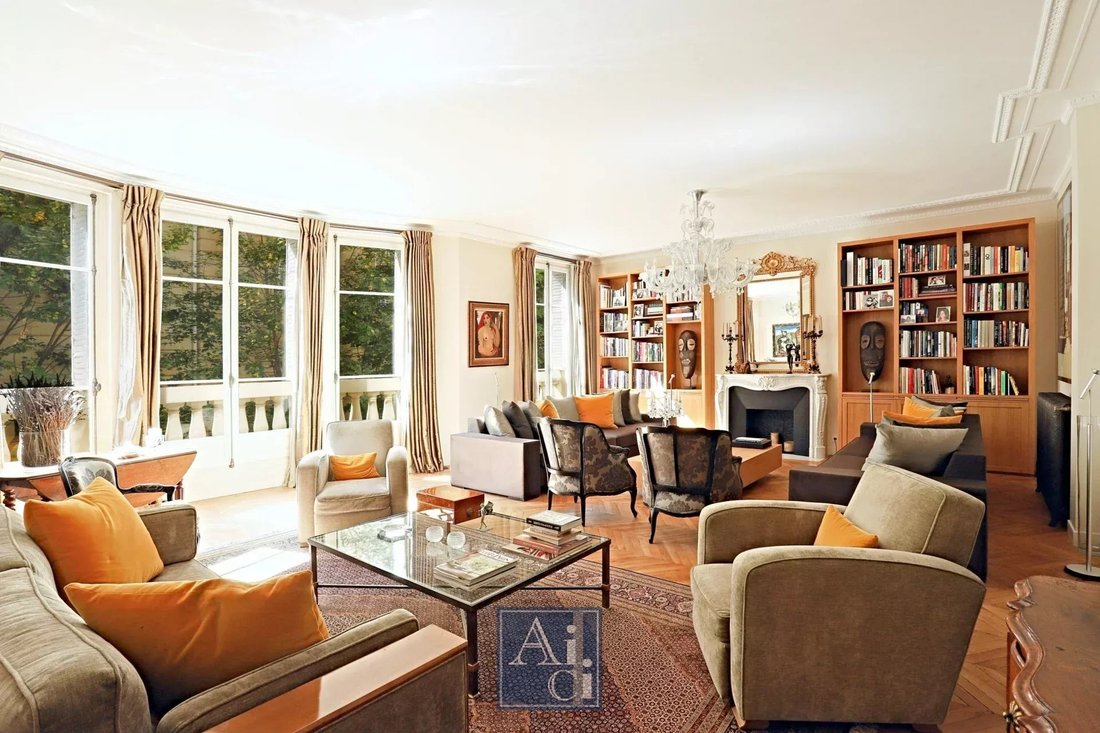 Apartment in Porte Dauphine, Paris 16e Arrondissement, Paris 2 - 18872413