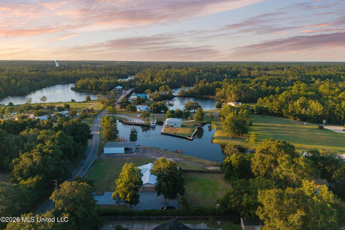 House in Biloxi, Mississippi, United States 2 - 18873229