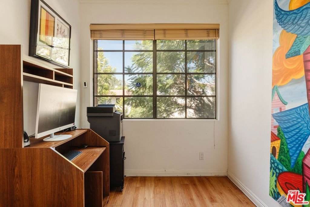 Condo in Los Angeles, California, United States 5 - 18873525