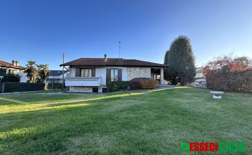 Villa in Casirate d'Adda, Lombardei, Italien 1