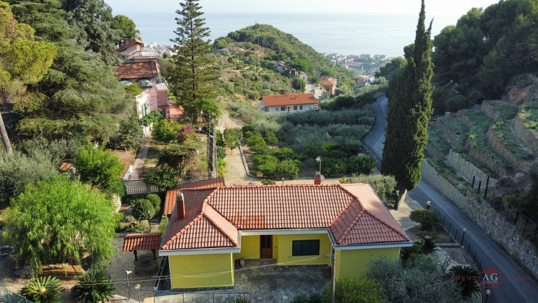 Villa in Bordighera, Liguria, Italy 1 - 17534073