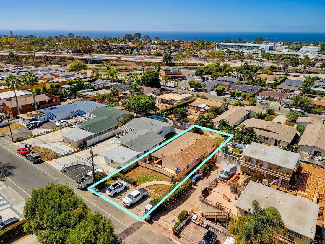 Encinitas, California, United States 2 - 18439930