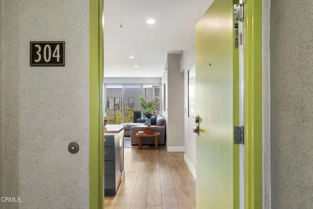 Condo in Altadena, California, United States 4 - 18871103