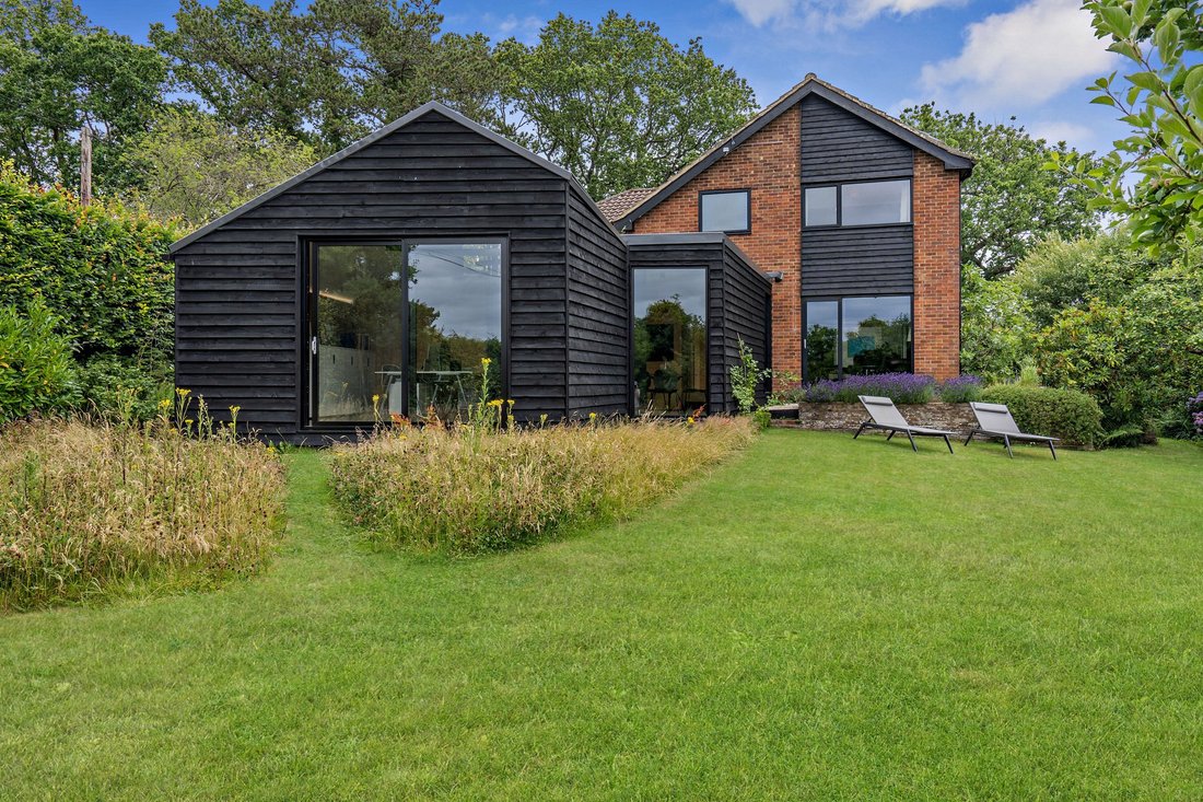 House in Fernhurst, England 1 - 18870755