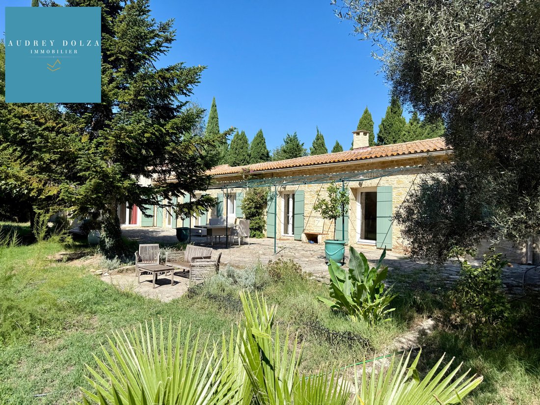 Castillo en Bel Air-Jasse des Bernades La Crau-Les Barettes, Salon-de-Provence, Francia 2 - 18808378