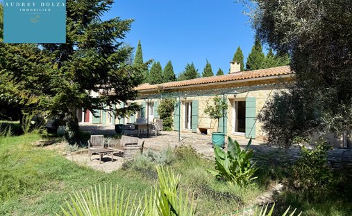 Schloss in Bel Air-Jasse des Bernades La Crau-Les Barettes, Salon-de-Provence, Frankreich 1
