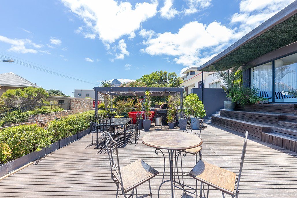 House in Camps Bay, Atlantic Seaboard, Cape Town 2 - 18875737