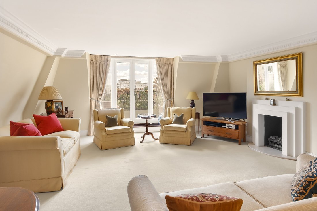 Appartamento in Campden Hill, Kensington e Chelsea, Inghilterra 1 - 18870764