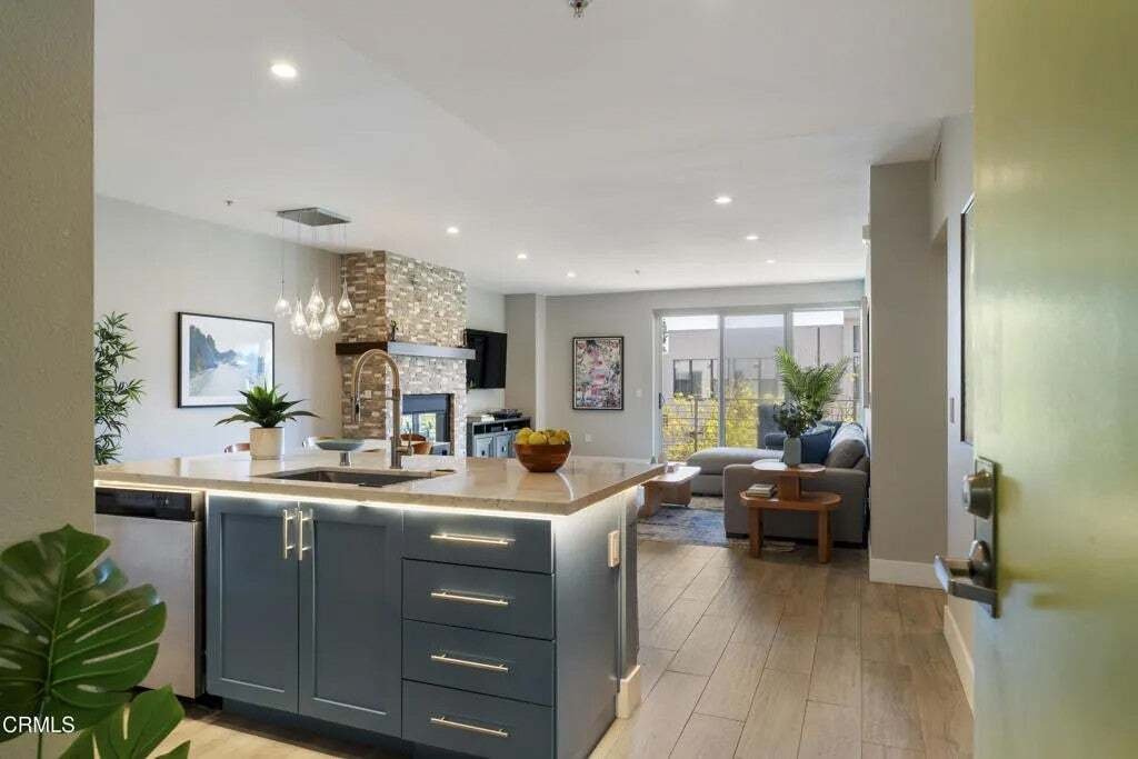 Condo in Altadena, California, United States 5 - 18871103