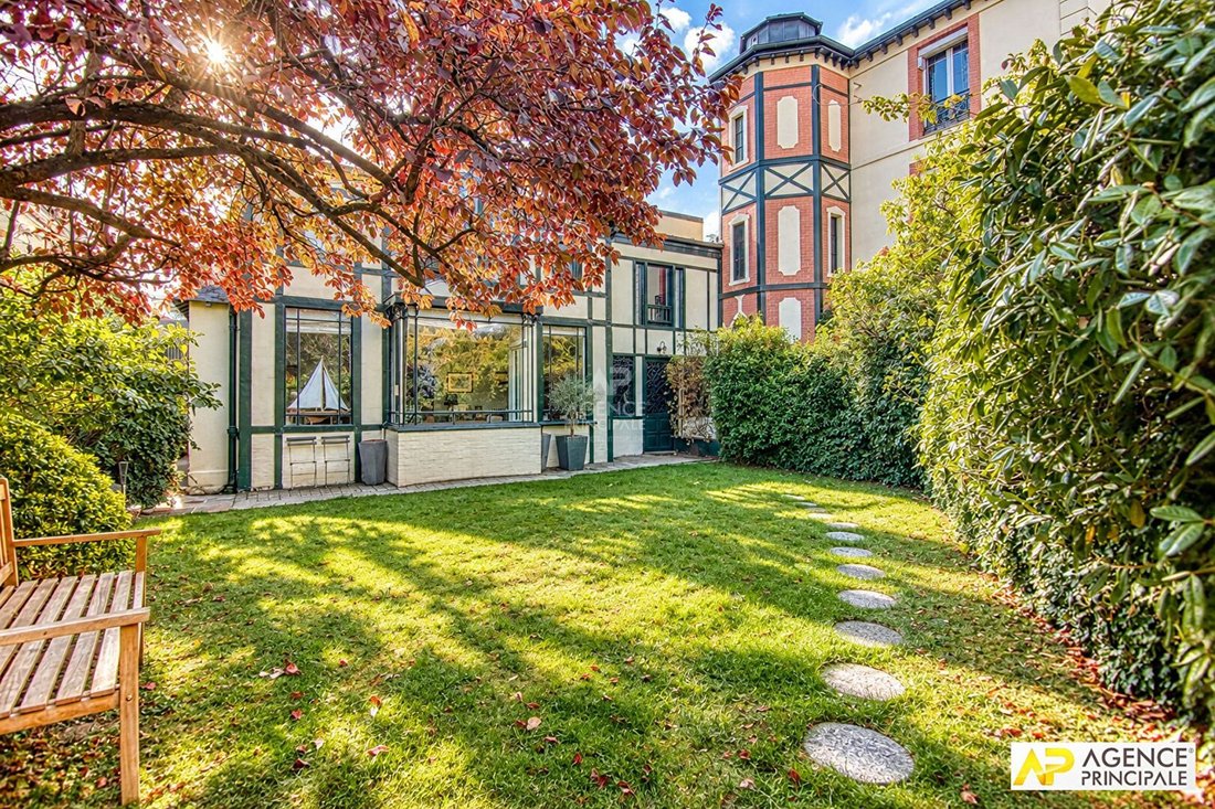 House in Domaine National du Château, Versailles, France 1 - 18872221
