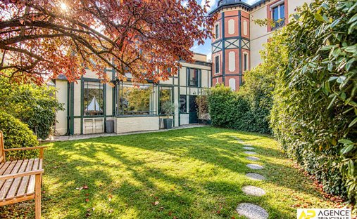 House in Domaine National du Château, Versailles, France 1