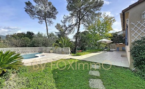 House in Nord, Roquefort-les-Pins, France 1